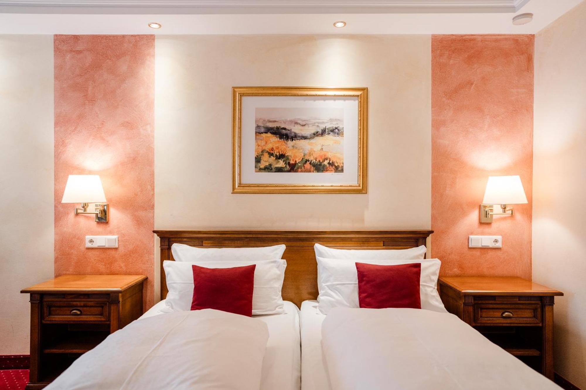 Hotel Antoniushof Ruhstorf an der Rott ภายนอก รูปภาพ