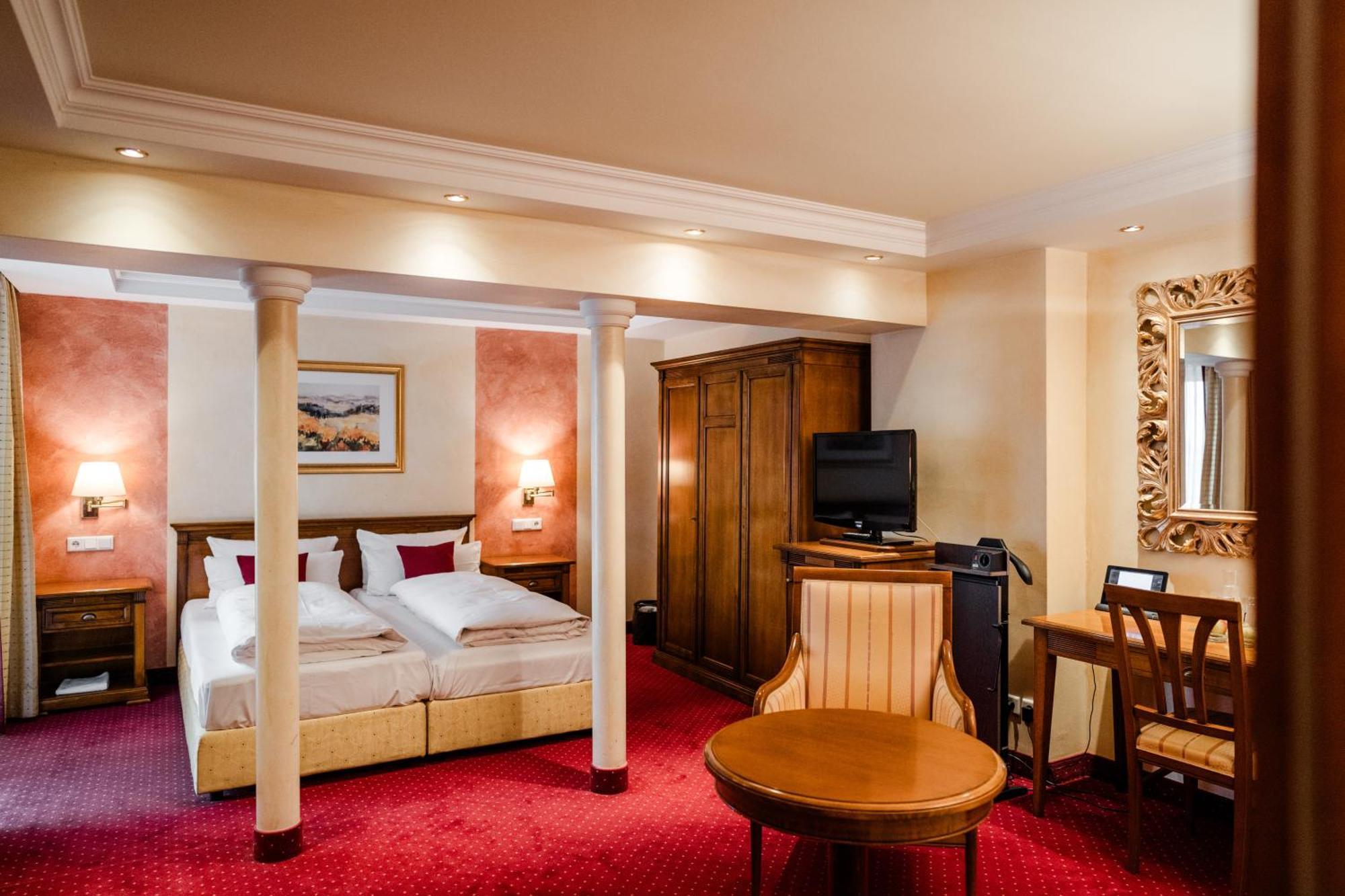 Hotel Antoniushof Ruhstorf an der Rott ภายนอก รูปภาพ