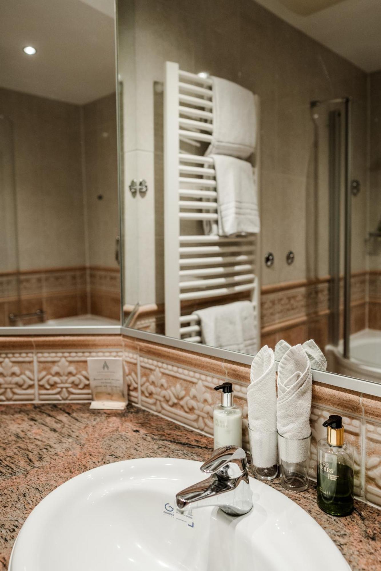 Hotel Antoniushof Ruhstorf an der Rott ภายนอก รูปภาพ